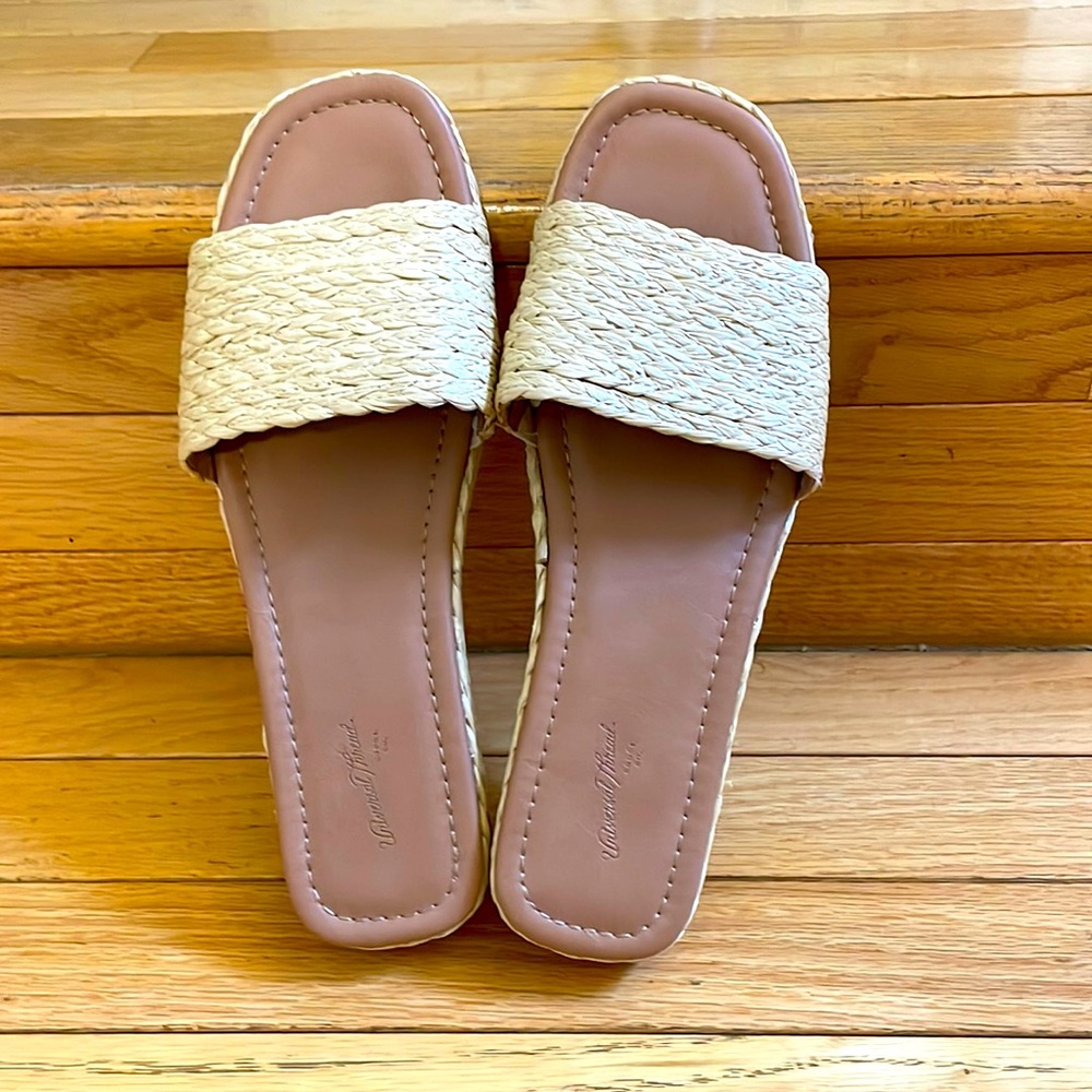 💕💕 Universal Threads Flat Mules Natural Weave Look Size 8
